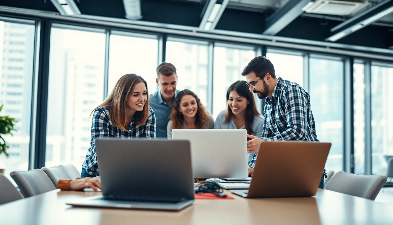Creazione sito web agenzia: team professionale in un ufficio moderno che collabora a un progetto web.
